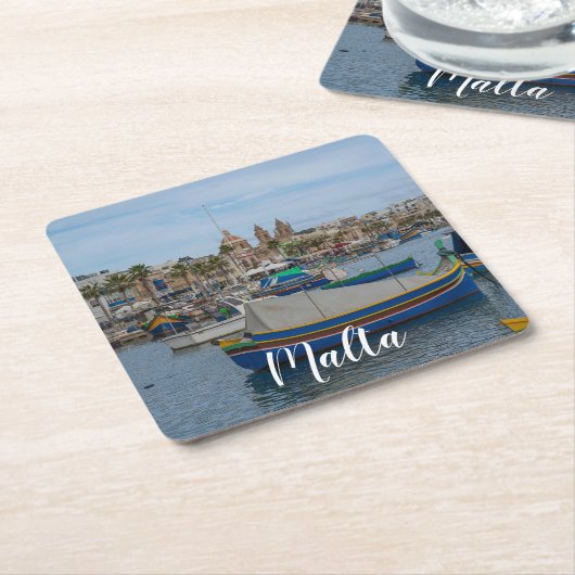 マルタ伝統的のカラフル魚釣り船 スクエアペーパーコースター (アングル)