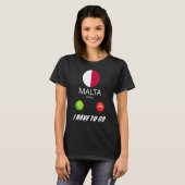 マルタ国旗の記念品マルタが電話している Tシャツ (正面フル)