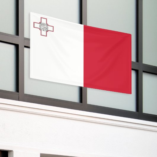 マルタ国旗 横断幕 (ビルの外側)