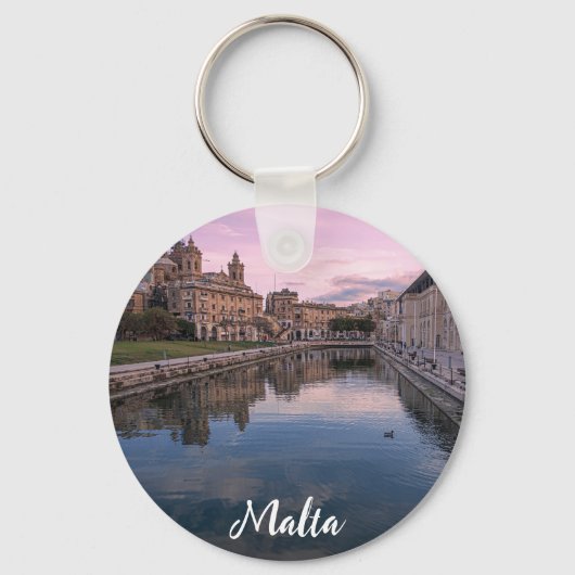マルタ州コスピグアの小さな運河に沈む夕日 キーホルダー (正面)
