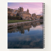 マルタ州コスピグアの小さな運河に沈む夕日 ノートブック (裏面)