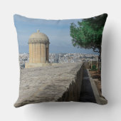 マルタ州バレッタの旧市街壁の砲塔 クッション (裏面)