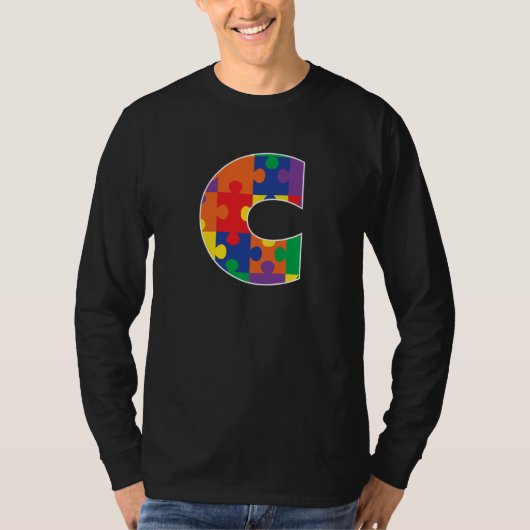 マルチカラーパズルピースのモノグラムC Tシャツ (正面)