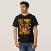 マルチバスディレースギターシャ男性へツ Tシャツ (正面フル)