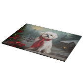 マルチーズの犬が雪のクリスマス カッティングボード (角)