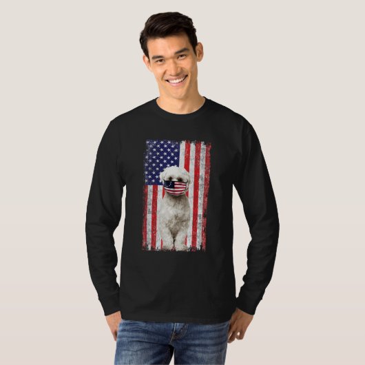 マルチーズアメリカ国旗の犬がJの4番目の顔マスクを着用 Tシャツ (正面フル)