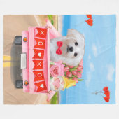 マルチーズドッグバレンタインデートラック フリースブランケット (正面(横))