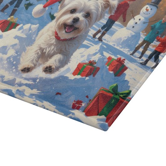 マルチーズ走ドッグの雪とクリスマスハット カッティングボード (角)