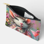 マルテかわいらしニを熟考しているネズミの女性 アクセサリーポーチ (見開き)