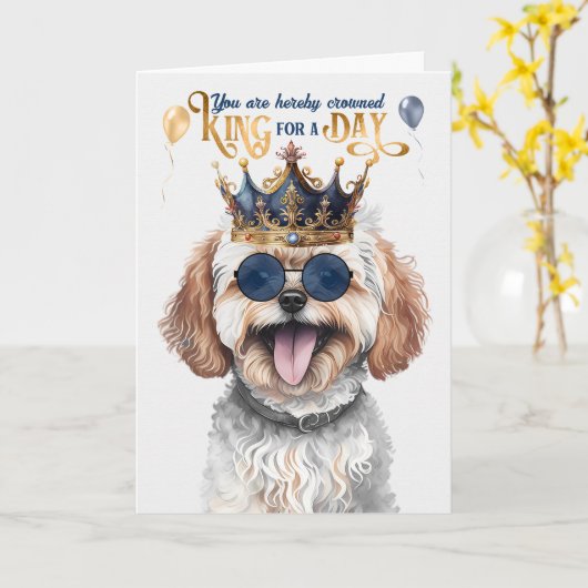 マルティポ犬のキングのためのデイおもしろい誕生日 カード (黄色い花)