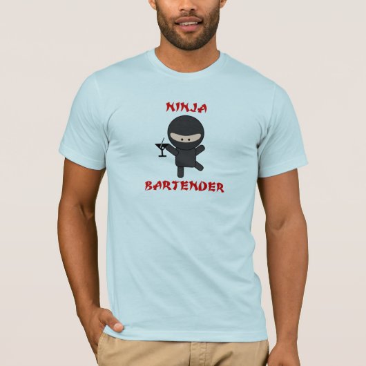 マルティーニを握っている忍者のバーテンダー Tシャツ (正面)