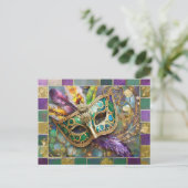 マルディグラスグリーンと金ゴールド羽カラフルマスク ポストカード (スタンド正面)