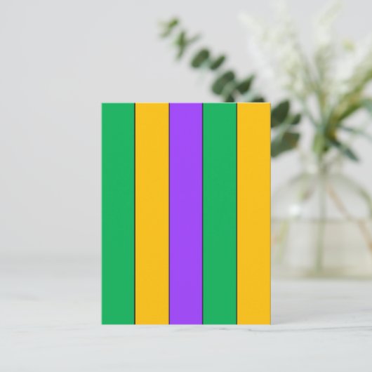 マルディグラストライプスのパターンパープルグリーンイエロー ポストカード (スタンド正面)