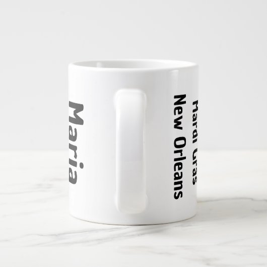 マルディグラスパーティーマスク私はコーヒーをたくさん必要 ジャンボコーヒーマグカップ (裏面)