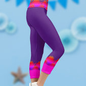 マルディグラスパープルアンドピンクフェザーカプリレギンス カプリレギンス