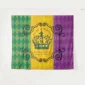 マルディグラスパープル金ゴールドグリーンクラウンファミリーネームタップ タペストリー (正面(横))