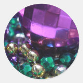 マルディグラスビーズが紫色のラウンドカスタムステッカーをスロー ラウンドシール (正面)
