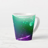 マルディグラスフェスティバルパープルバックグラウンド カフェラテマグ (右アングル)