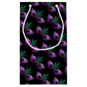 マルディグラスマスクパープルグリーン金ゴールドスパークルスパターン スモールペーパーバッグ (裏面)