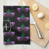 マルディグラスマスクパープルスパープルパターンモノグラム キッチンタオル (四つ折り)