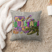 マルディグラスヴィンテージ新聞キングケーキアリゲーター クッション (ブランケット)