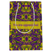 マルディグラス万華鏡のように千変万化するパターン ミディアムペーパーバッグ (正面)