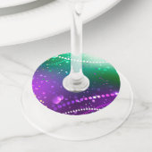 マルディグラフェスティバルパープルバックグラウンド ワイングラスタグ (クローズアップ)