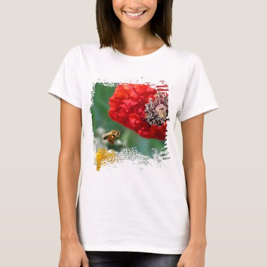 マルハナバチと赤いポピーの自然のモダン Tシャツ (正面)