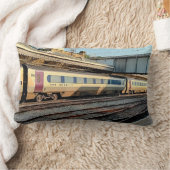 マルーンとベージュ列車 ランバークッション (ブランケット)