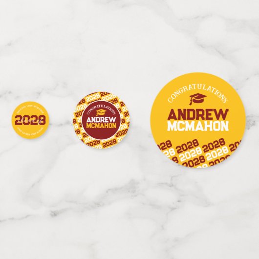 マルーンと金ゴールドクラスの任意の年のパーソナライズされたパーティー コンフェッティ (裏面)