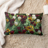 マルーンと黄色のチューリップカラフルフローラ ランバークッション (ブランケット)