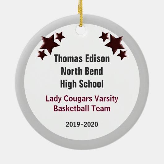 マルーンのアフリカ系アメリカ人バスケットボールの女の子 セラミックオーナメント (裏面)