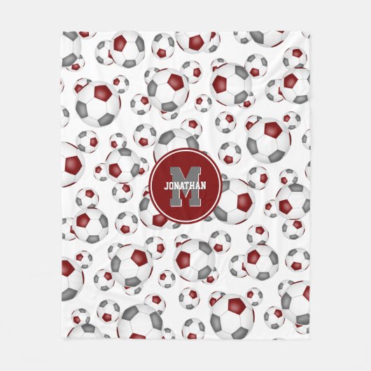 マルーンのグレーチームカラー男の子サッカーガールススポーツ フリースブランケット (正面)