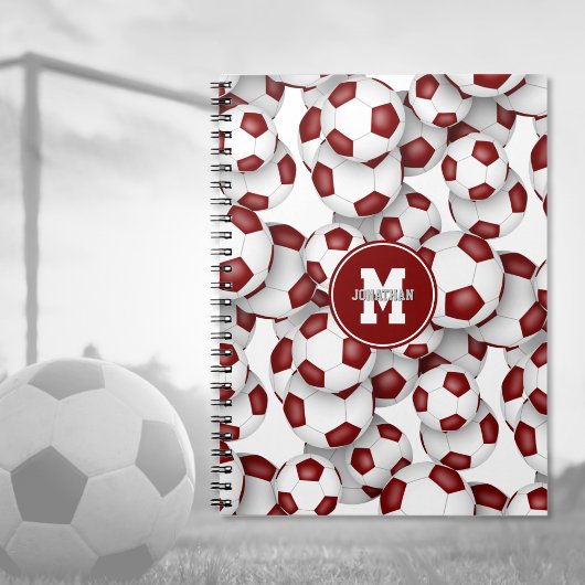 マルーンのサッカーボール模様キッズスポーツ ノートブック