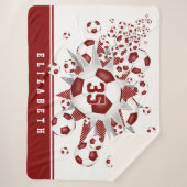 マルーンの白いサッカーボールが女の子のスポーツルームをスター シェルパブランケット (正面)