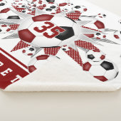 マルーンの黒いサッカーボールが女の子のスポーツルームをスター シェルパブランケット (3/4)