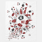 マルーンの黒いサッカーボールが女の子の名前 フリースブランケット (正面)