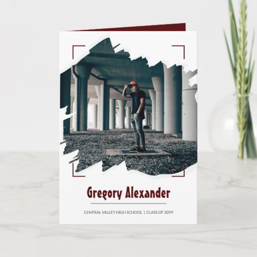 マルーンヘアのエッジーなアブストラクトブラシストローク写真 卒業式 招待状 (正面)