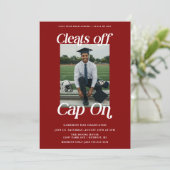 マルーンレッドアスリート卒業クリートオフキャップオン 招待状 (スタンド正面)