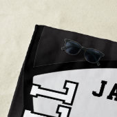 マルーンレッド、白黒バレーボール ビーチタオル (インサイチュ)