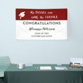 マルーン大学院 | タッセルは面倒を起こす価値があった 横断幕