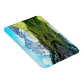 マルーン湖に反射するマルーンの鐘 マグネット (右側)