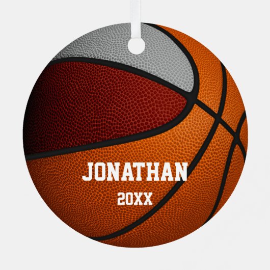 マルーン灰色の男の子の子記念バスケットボール メタルオーナメント (裏面)