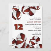 マルーン白いバスケットの子供のスポーツ誕生日 招待状 (正面)