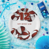 マルーン白いバスケットボール女の子の男の子スポーツパーティー ペーパープレート (パーティー)