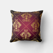 マルーン金ゴールドオーナメントヴィンテージ壁紙 クッション (裏面)