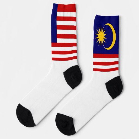 マレーシア国旗と愛国的なマレーシアプライド ソックス (左)