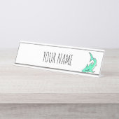 マンガの微笑みを浮かべているサメのミント・ブルー・グリーン海 デスクネームプレート (正面)