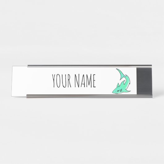マンガの微笑みを浮かべているサメのミント・ブルー・グリーン海 デスクネームプレート (正面)