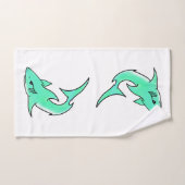 マンガの微笑みを浮かべているサメのミント・ブルー・グリーン海 ハンドタオル (ハンドタオル)